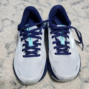 Brooks Adrenaline GTS Size 8.5